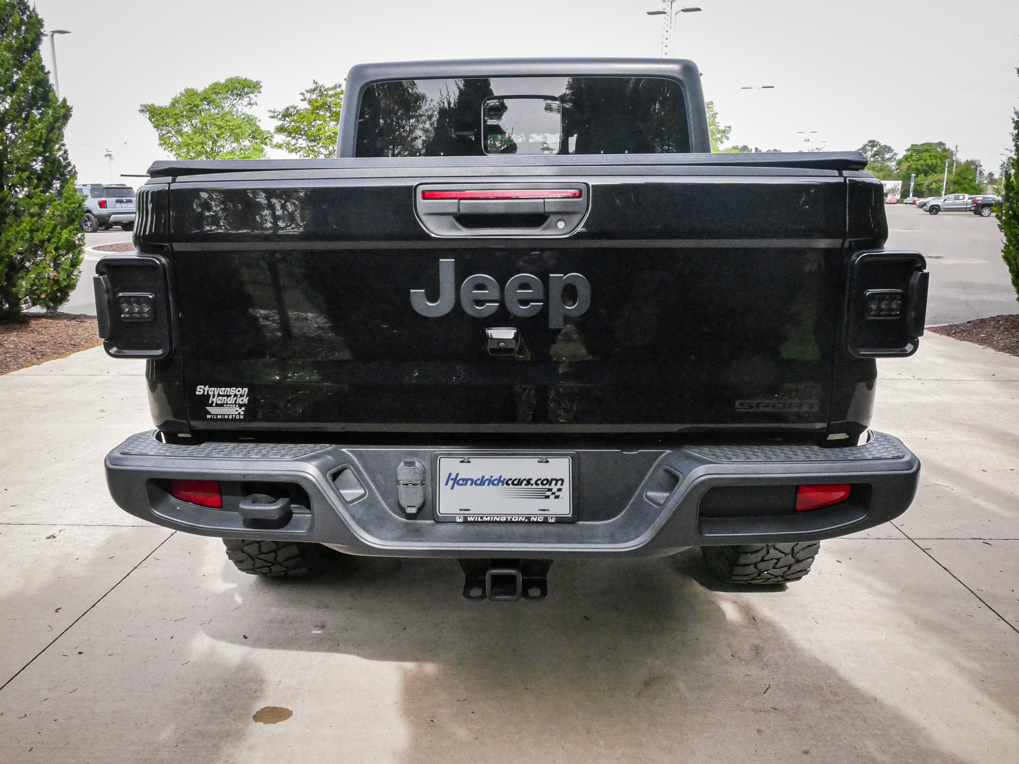Used 2021 Jeep Gladiator Sport image 9