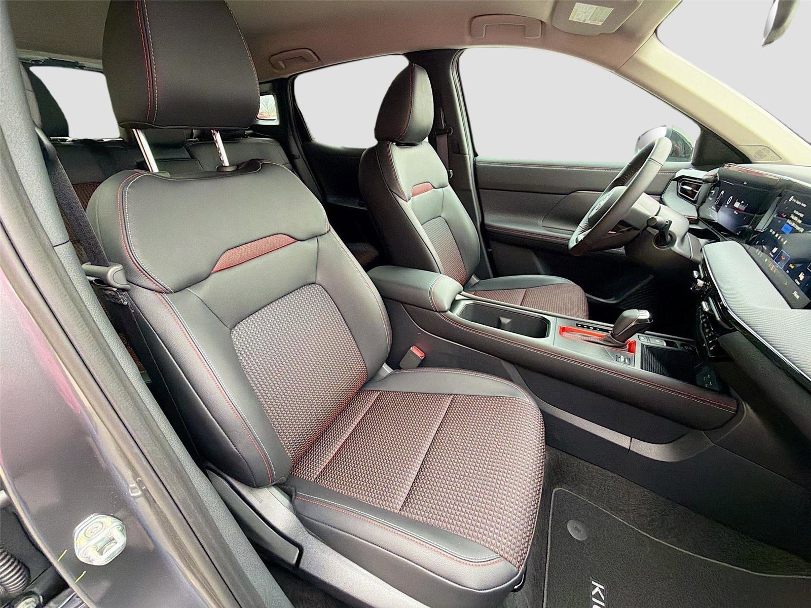 New 2026 Nissan Kicks SR w/ Cold Weather Package image 27