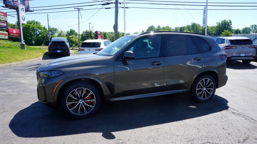 New 2026 BMW X5 xDrive40i w/ M Sport Package AWD/4WD image 2