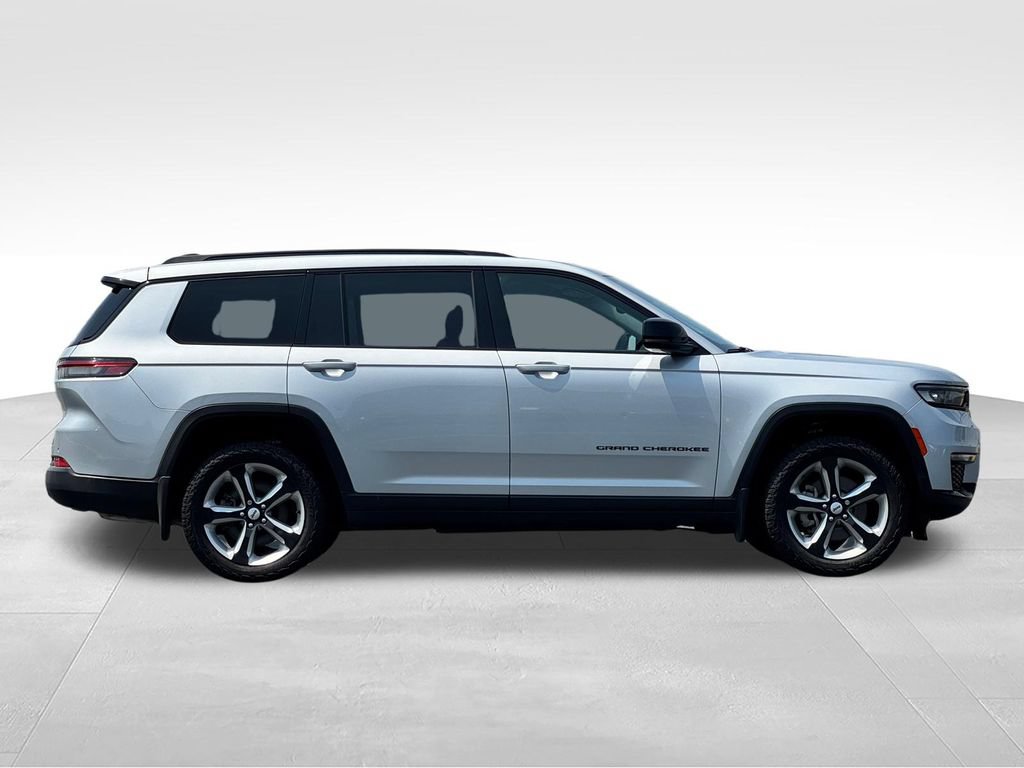 Used 2023 Jeep Grand Cherokee L Limited w/ Black Appearance Package AWD/4WD image 8