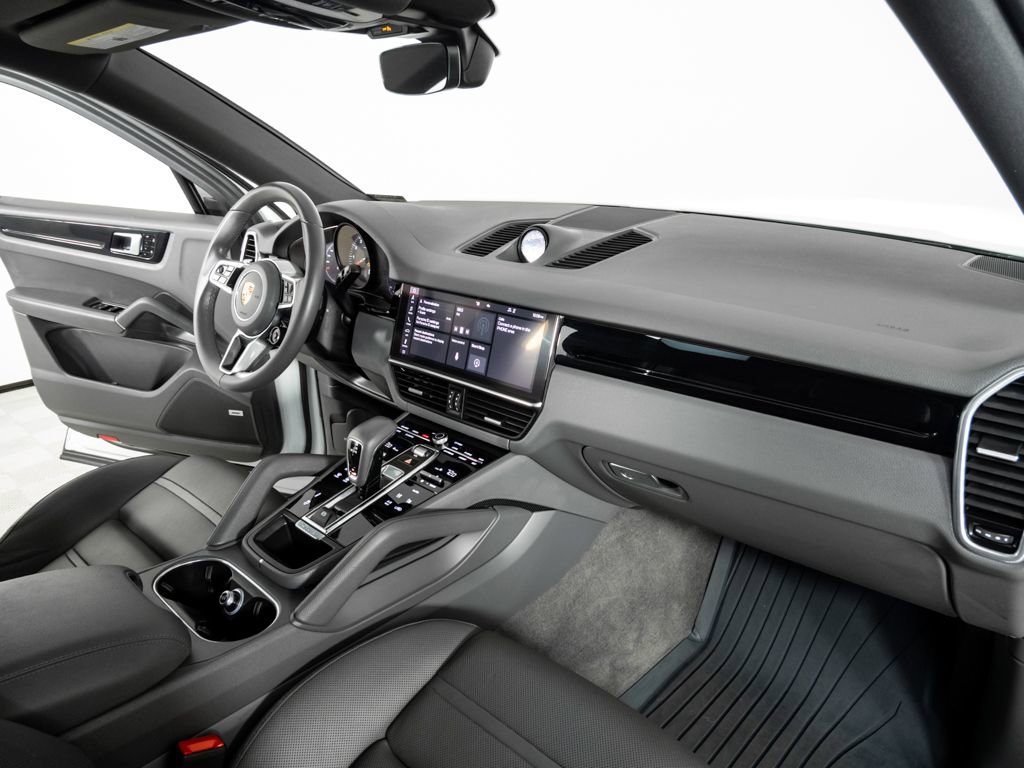 Used 2021 Porsche Cayenne Coupe image 25
