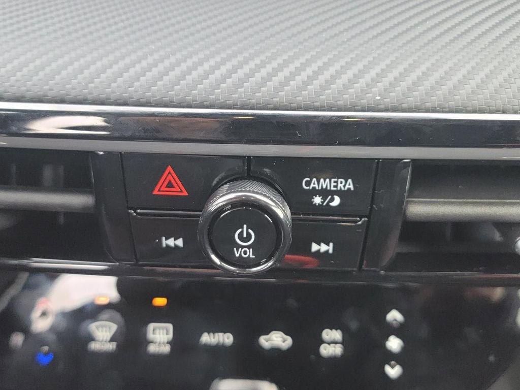 Certified 2025 Nissan Kicks SR w/ Illumination Package image 20