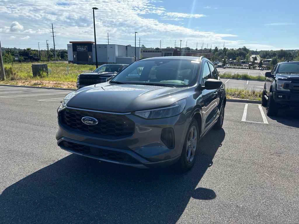 Used 2023 Ford Escape ST-Line w/ Tech Pack #1 FWD image 5