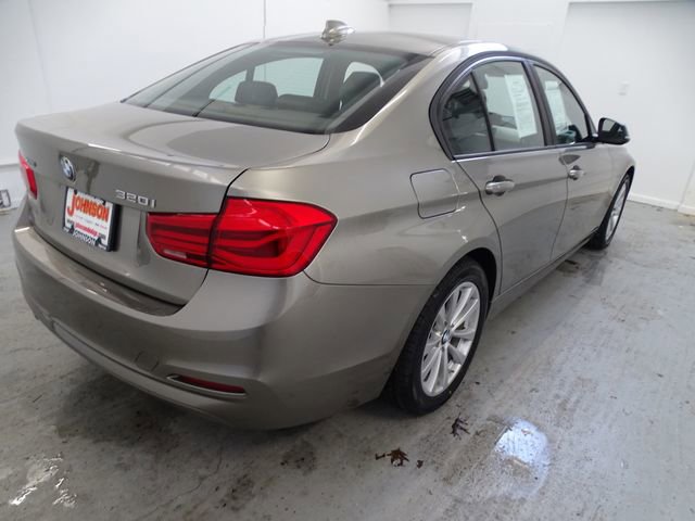 Used 2018 BMW 320i xDrive Sedan w/ Convenience Package image 23