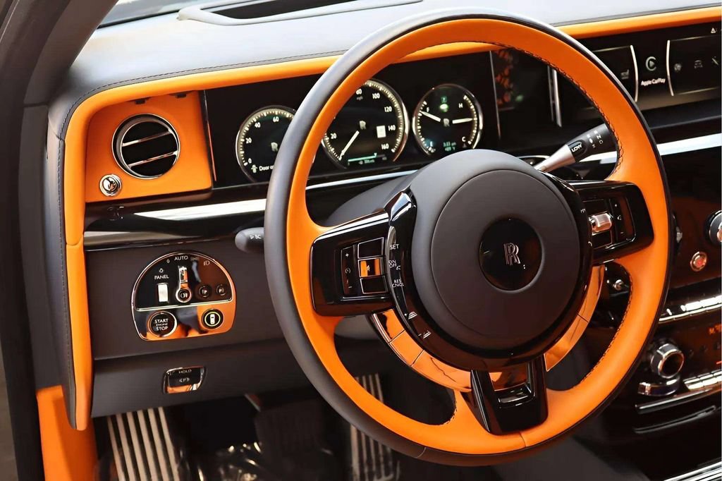 Used 2024 Rolls-Royce Phantom Sedan w/ The Phantom Package RWD image 18