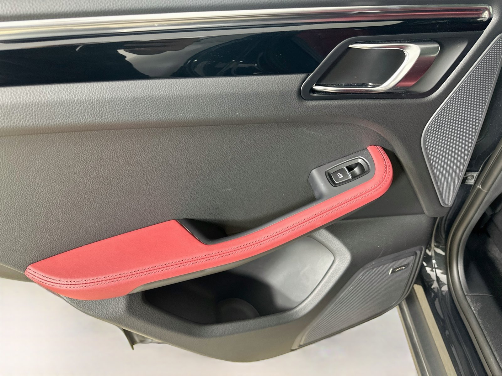 New 2026 Porsche Macan S AWD/4WD image 31