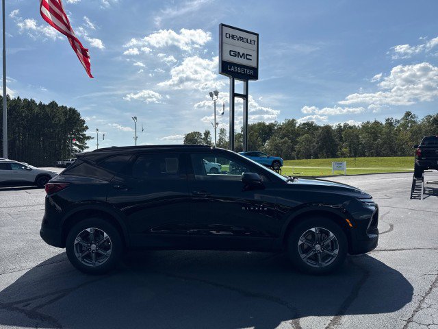 Used 2025 Chevrolet Blazer LT w/ Convenience Package FWD image 2