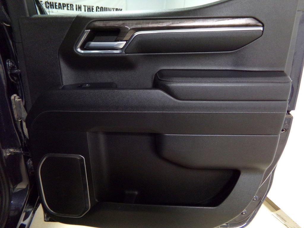Used 2023 Chevrolet Silverado 1500 LTZ image 9