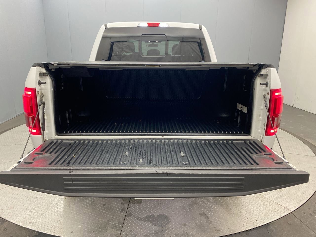 Used 2016 Ford F150 XLT w/ Equipment Group 302A Luxury AWD/4WD image 25