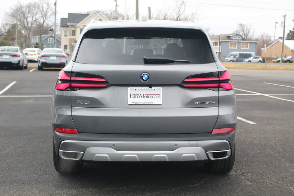New 2026 BMW X5 xDrive50e image 6