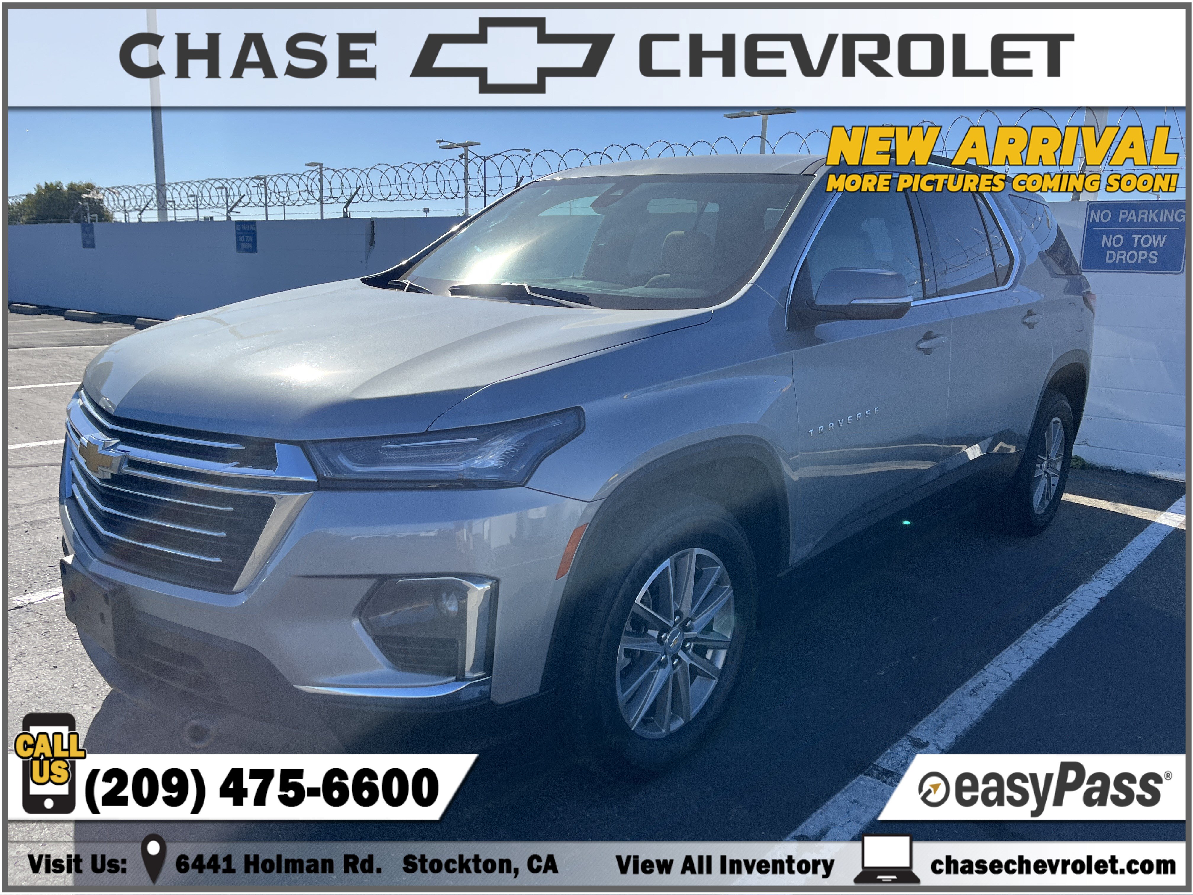Used 2023 Chevrolet Traverse LT w/ LPO, Cargo Package AWD/4WD image 1