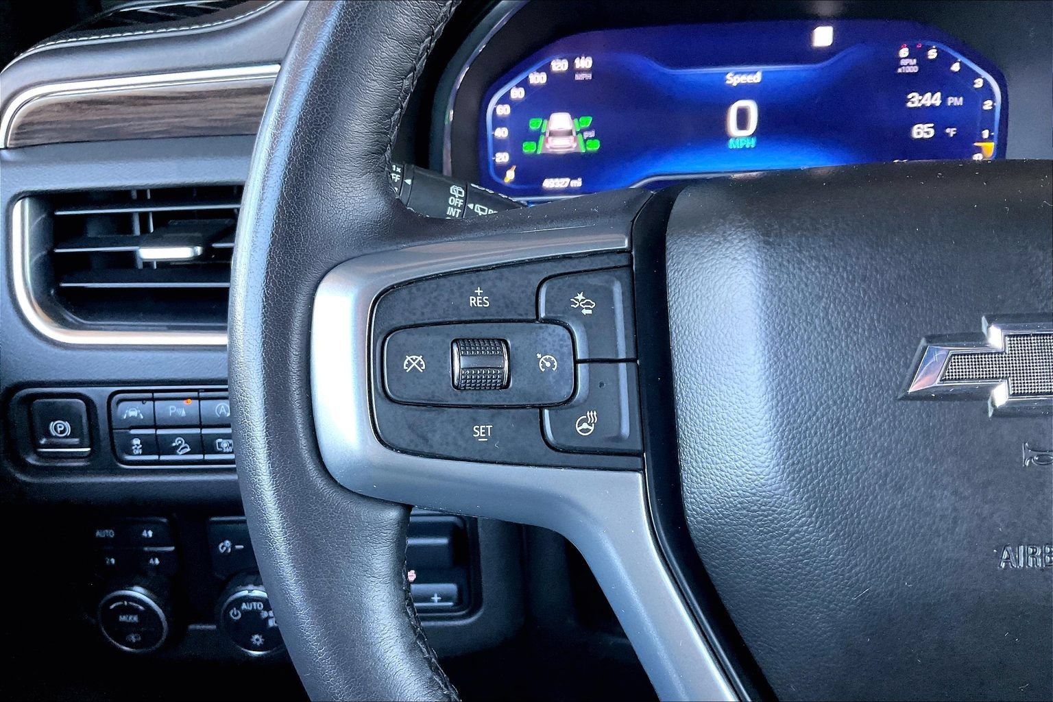 Used 2022 Chevrolet Tahoe Z71 w/ Z71 Off-Road Package AWD/4WD image 11
