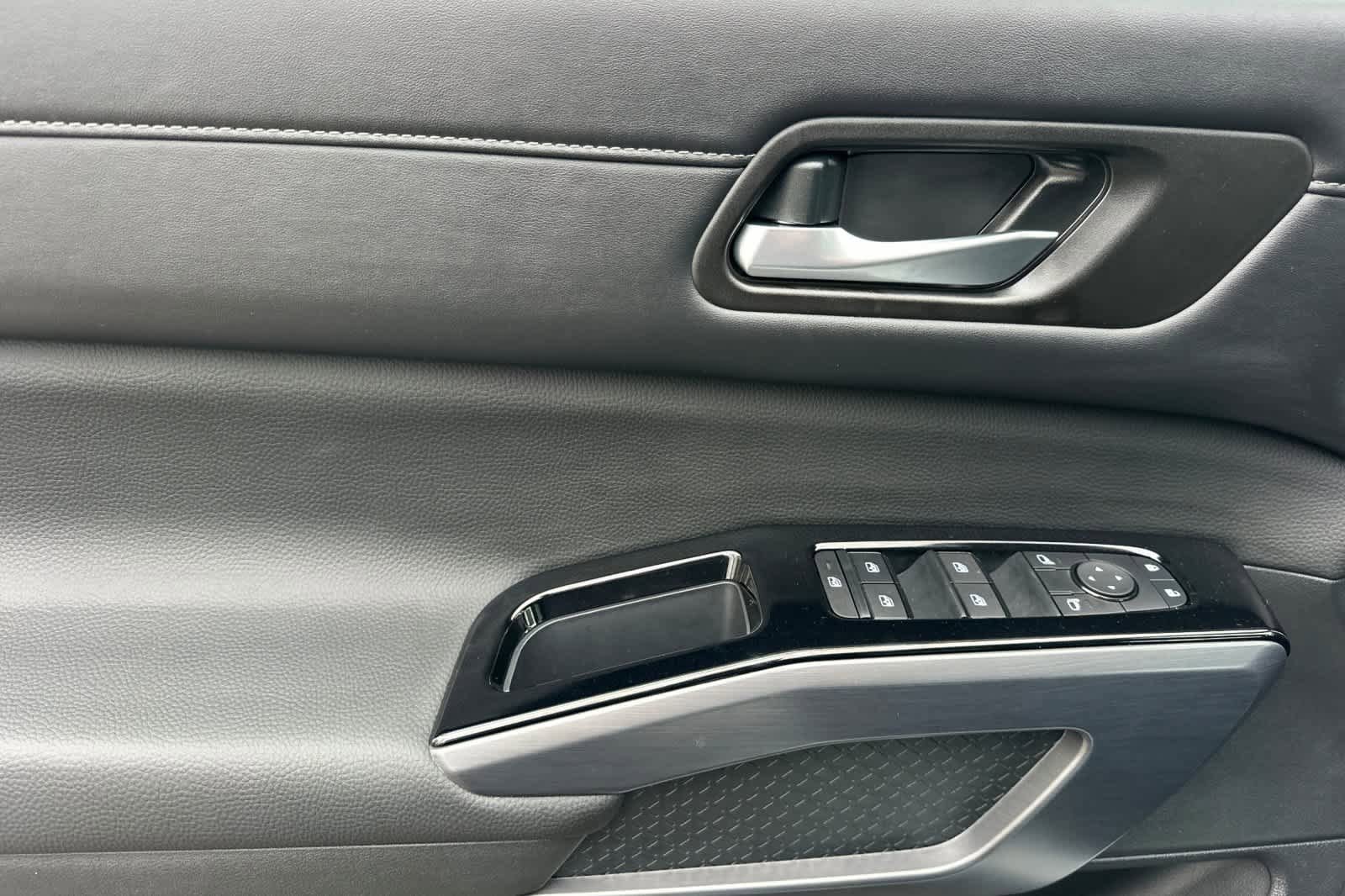 New 2026 Nissan Pathfinder SL image 12
