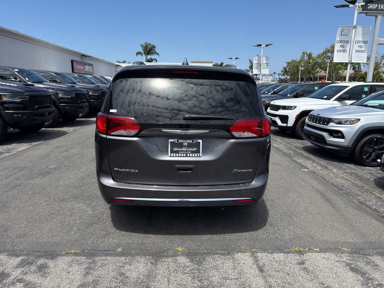 Used 2019 Chrysler Pacifica Limited w/ Advanced Safetytec Group FWD image 3