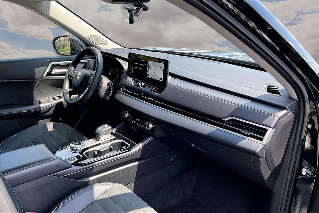 Used 2025 Mitsubishi Outlander SE FWD image 27