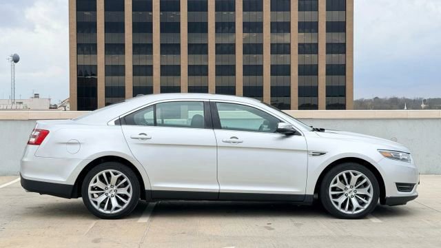 Used 2019 Ford Taurus Limited image 6