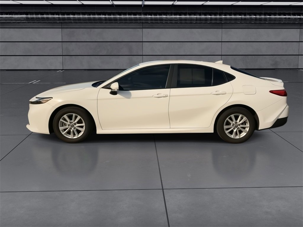 Used 2025 Toyota Camry LE image 5