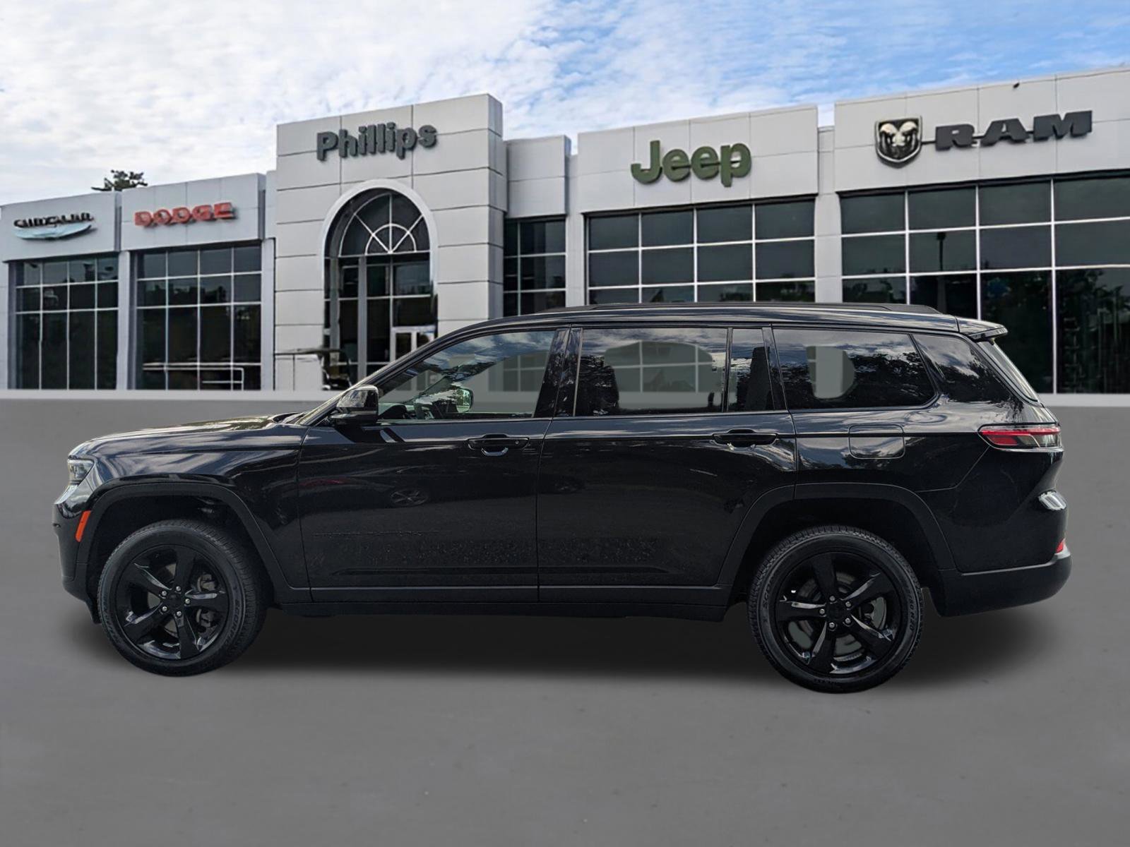 Used 2024 Jeep Grand Cherokee L Limited w/ Black Appearance Package AWD/4WD image 5