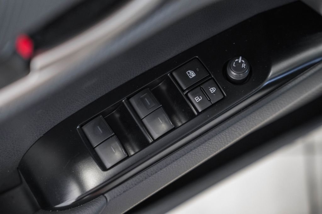 Used 2025 Toyota Camry SE image 39