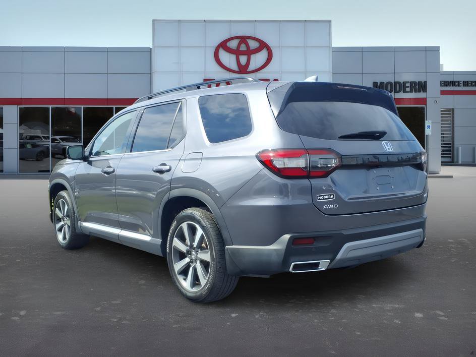 Used 2025 Honda Pilot Elite image 3