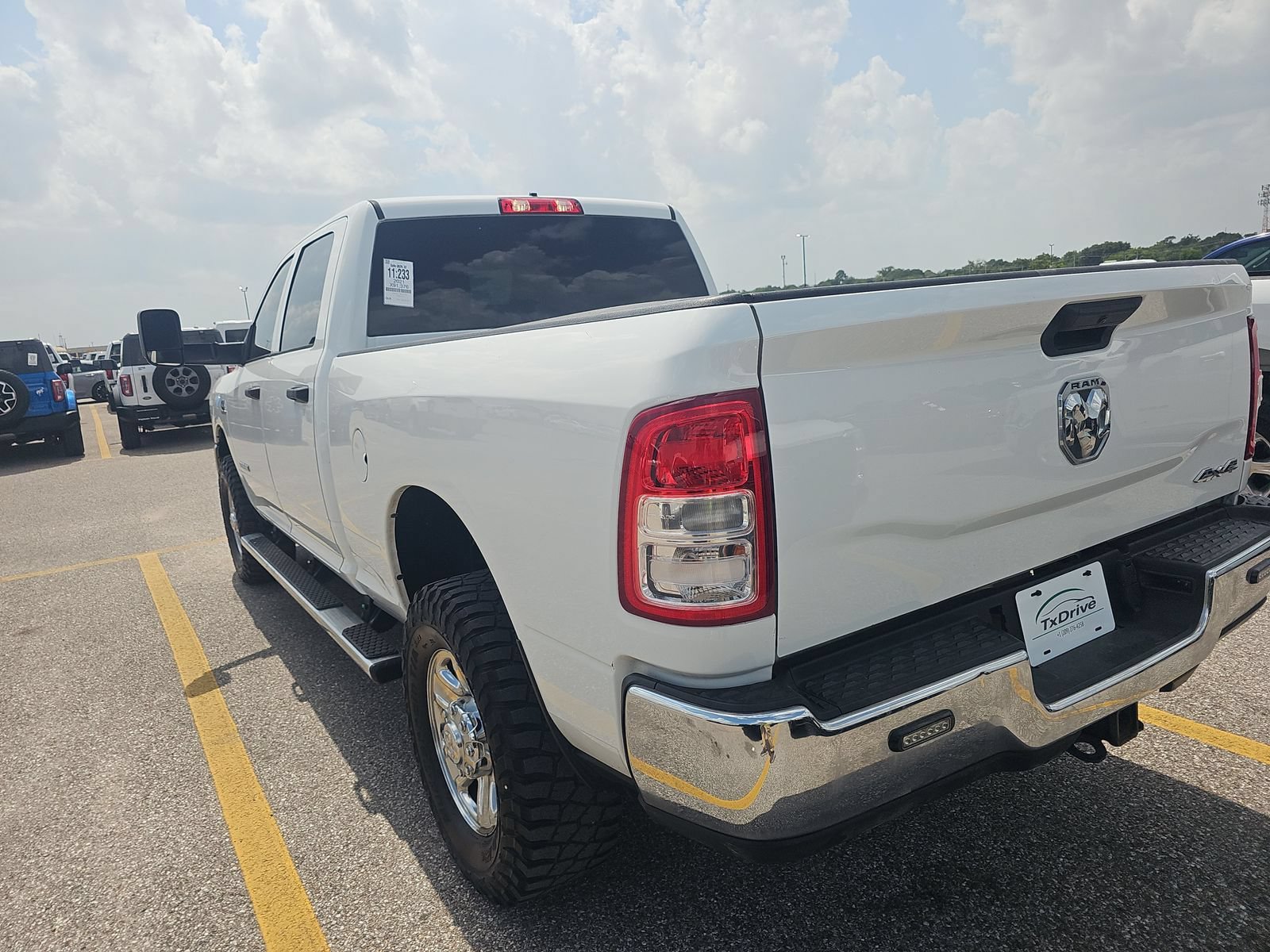 Used 2021 RAM 2500 Tradesman w/ Chrome Appearance Group AWD/4WD image 4