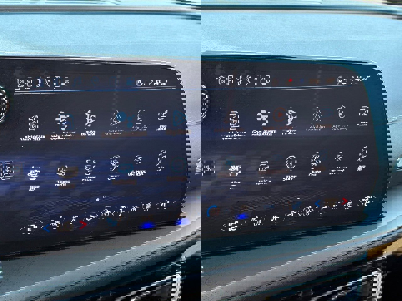 Used 2025 Chevrolet Traverse LT image 27