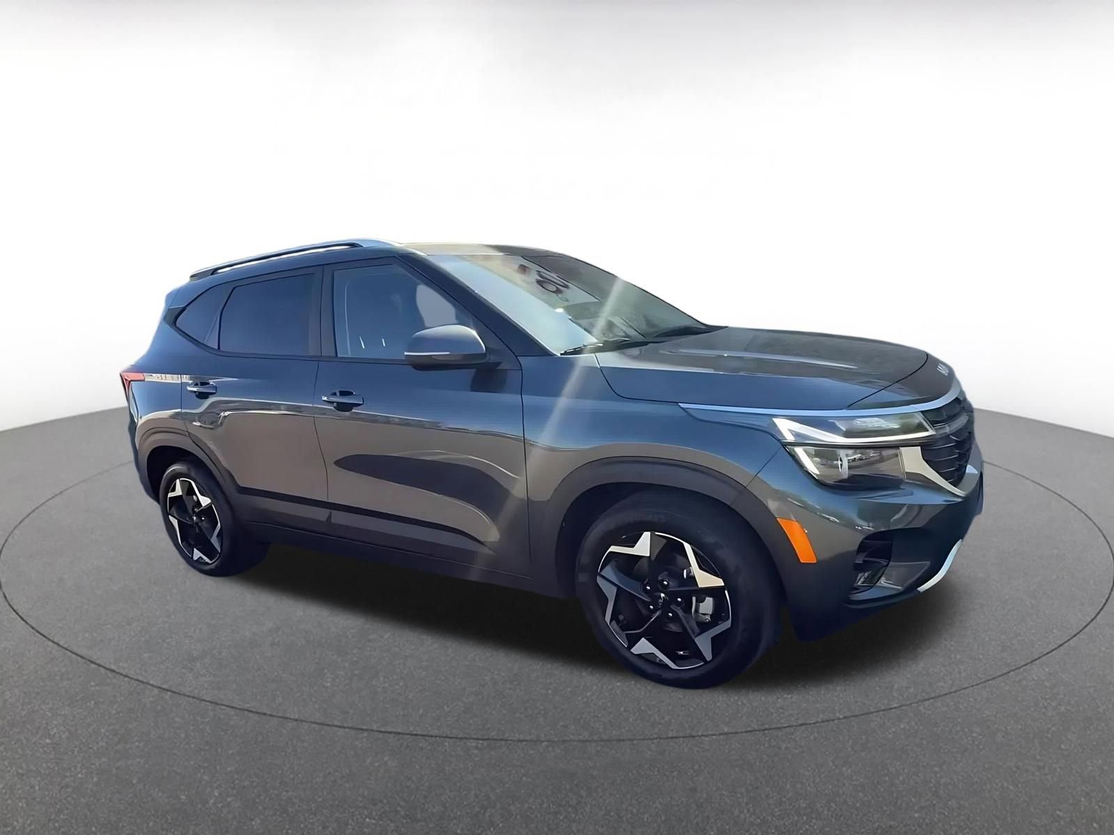 Used 2025 Kia Seltos S FWD image 2