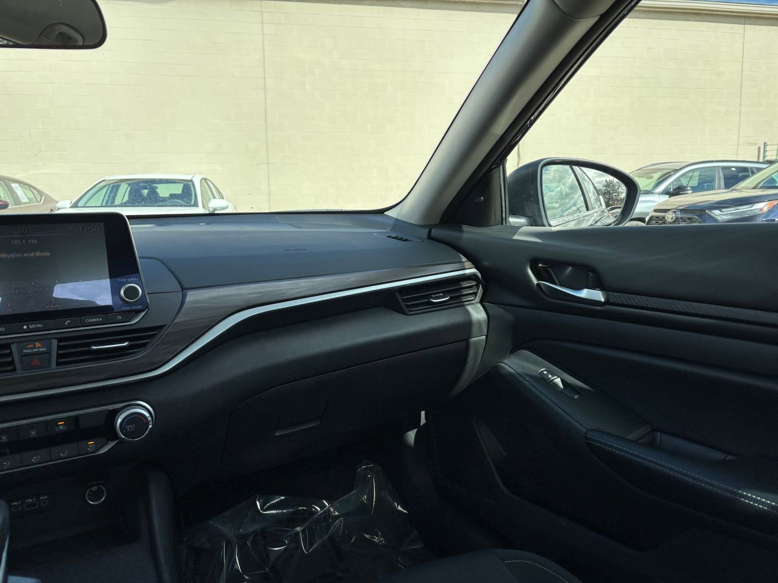 Used 2025 Nissan Altima 2.5 SV FWD image 35