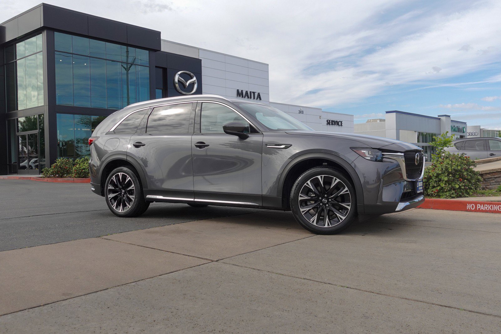 Used 2024 MAZDA CX-90 Plug-In Hybrid w/ Premium Pkg image 4