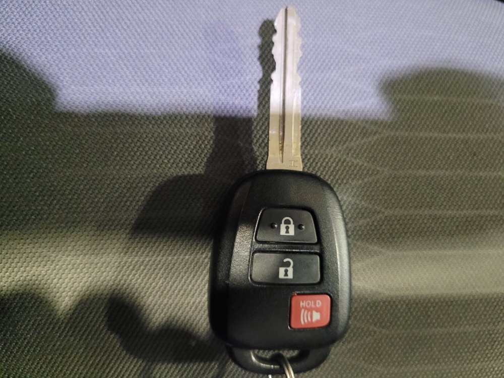 Used 2016 Toyota Tacoma SR5 w/ SR5 Appearance Package (SN) image 32