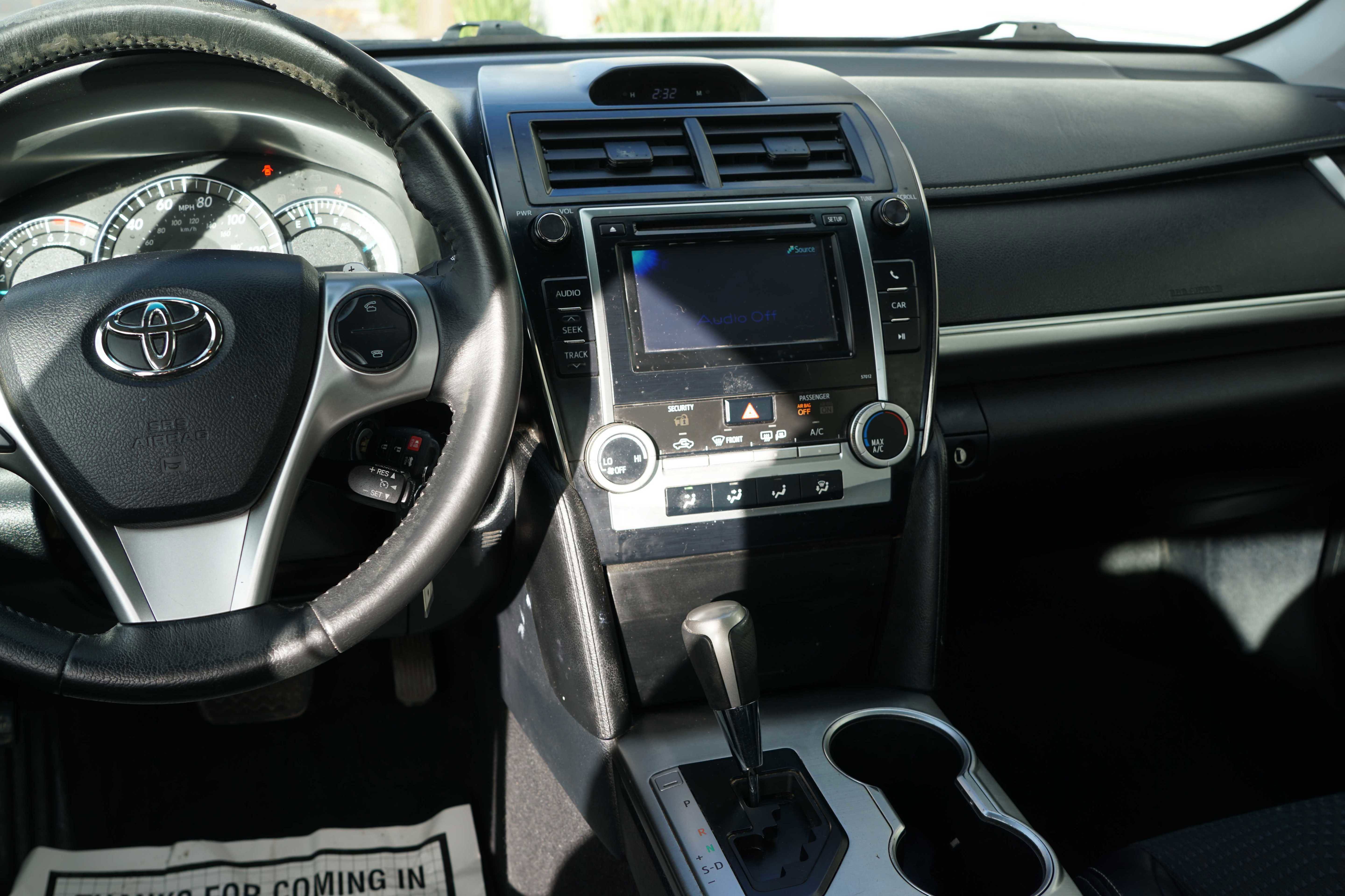 Used 2014 Toyota Camry SE image 40