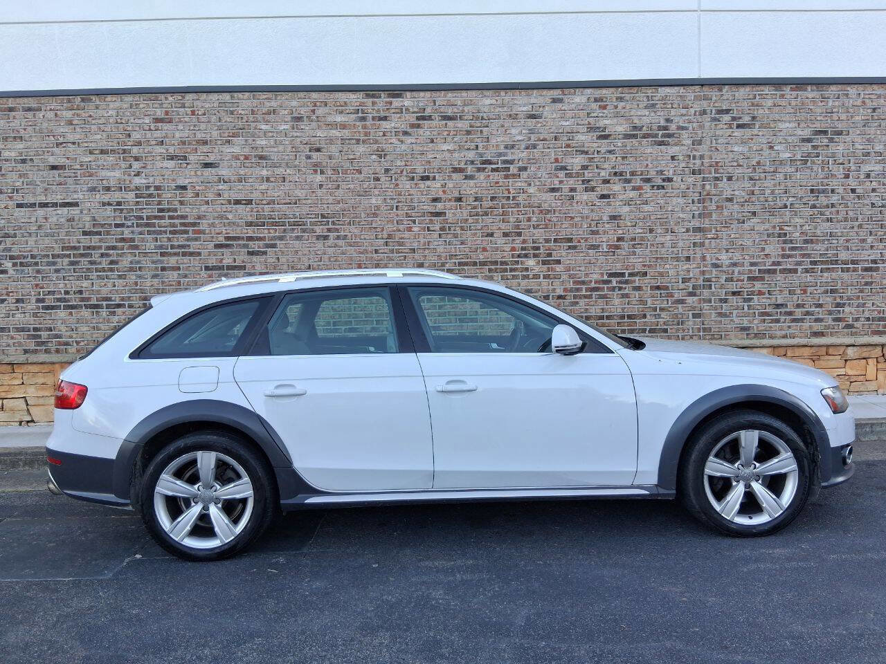 Used 2013 Audi A4 Premium Plus w/ Premium Plus Pkg image 6