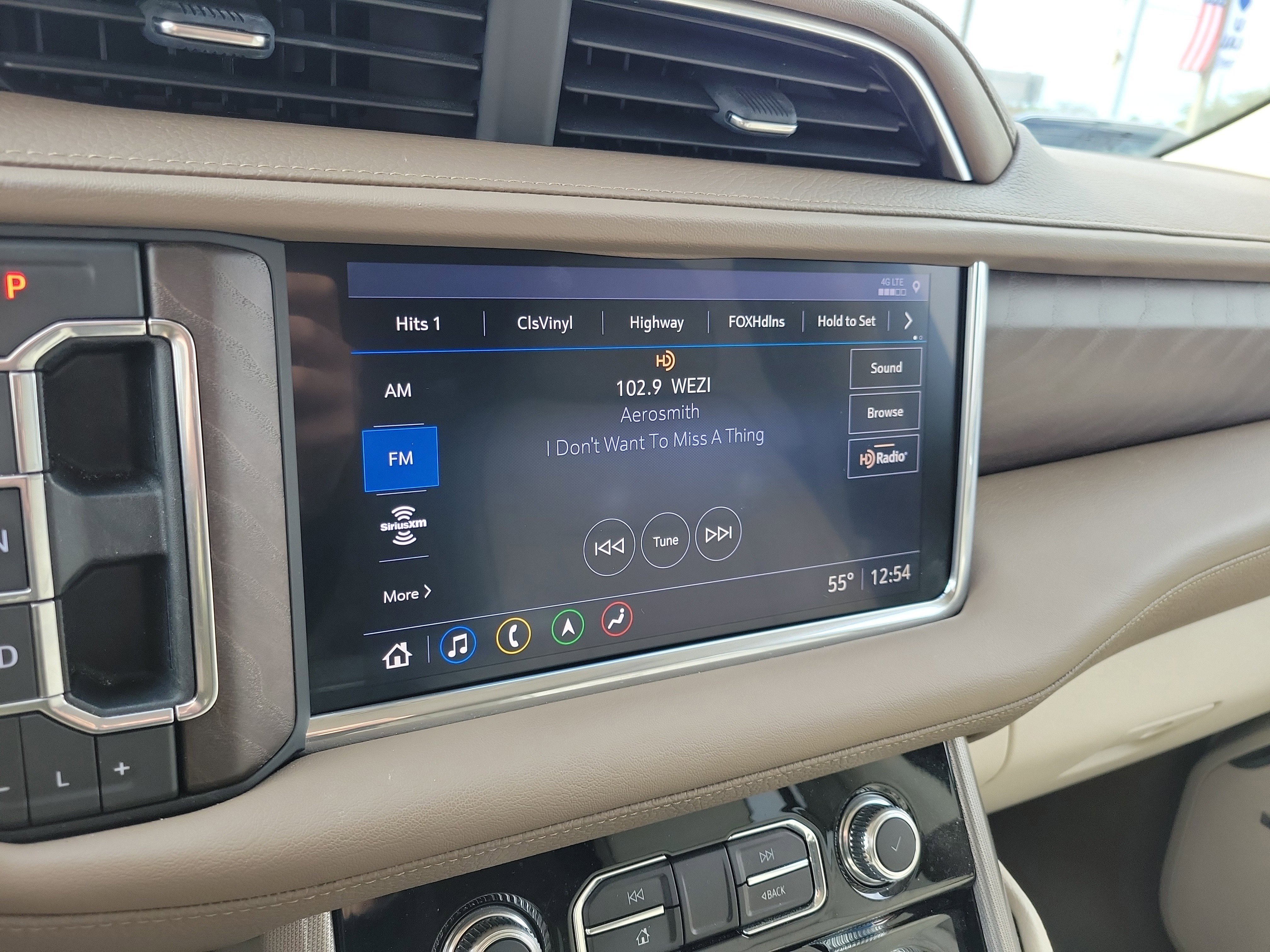 Used 2021 GMC Yukon Denali w/ Denali Premium Package image 17