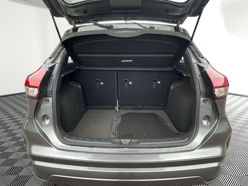 Used 2023 Nissan Kicks SR w/ SR Premium Package FWD image 10