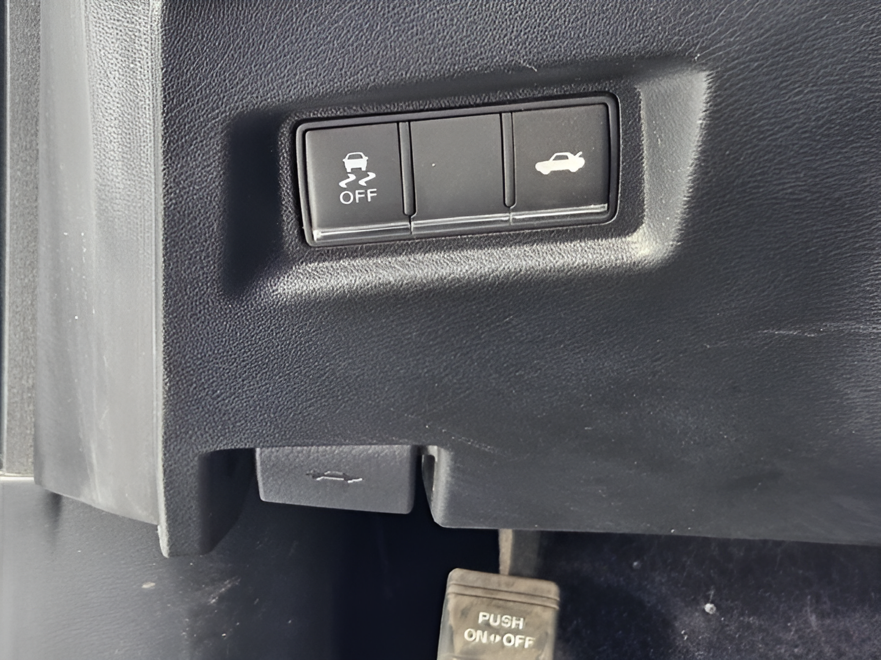 Used 2020 INFINITI Q60 3.0t Luxe RWD image 13
