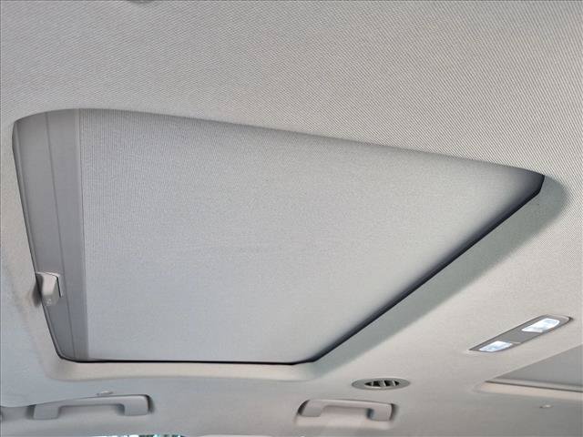 Used 2019 Chevrolet Traverse Premier w/ Redline Edition FWD image 16