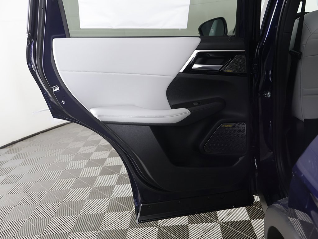 New 2025 Mitsubishi Outlander SE image 28