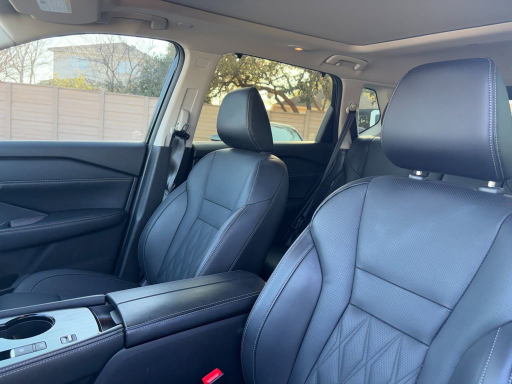 Used 2025 Nissan Rogue Platinum w/ Platinum Premium Package image 10