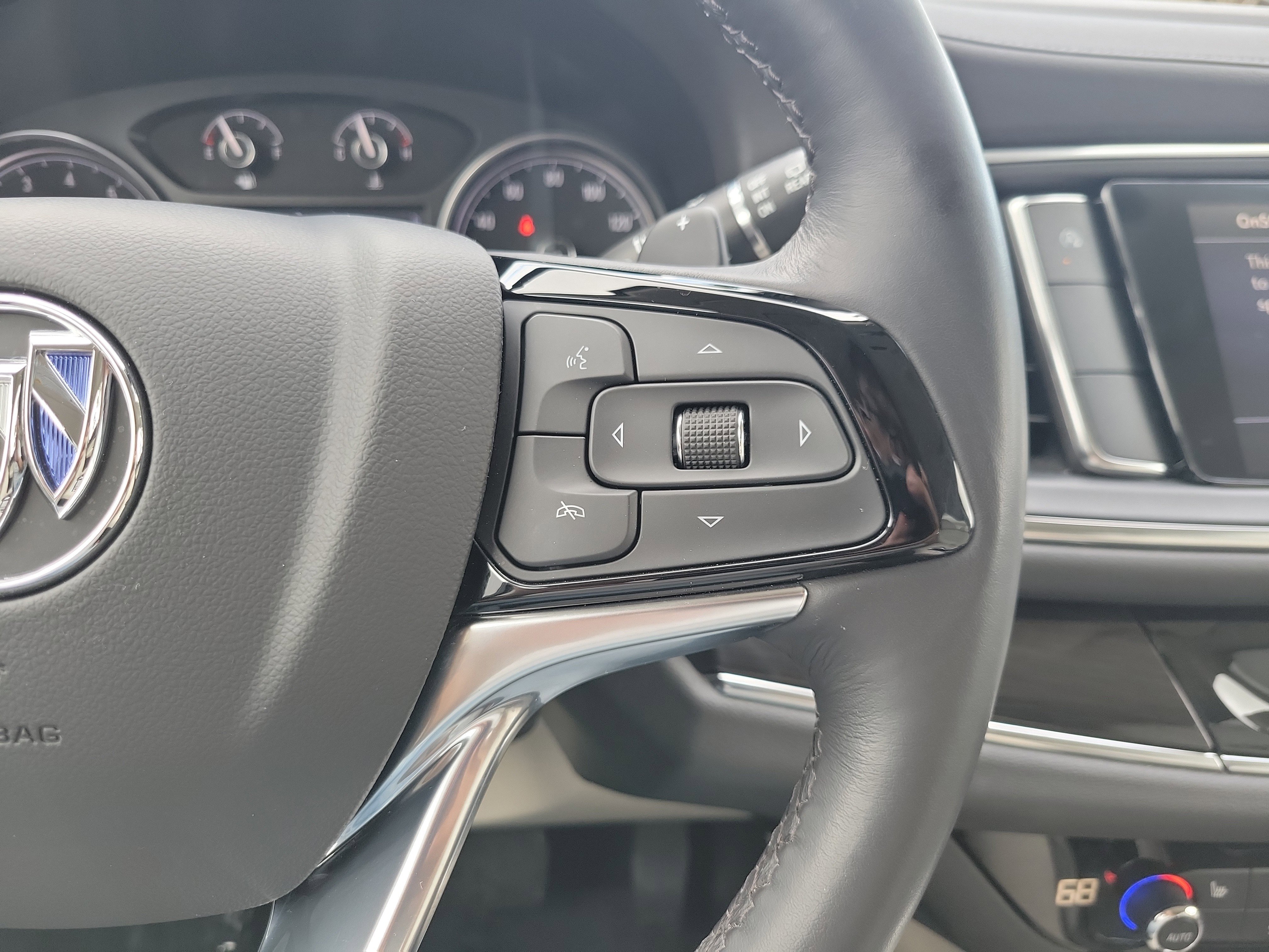 Used 2024 Buick Enclave Essence image 28