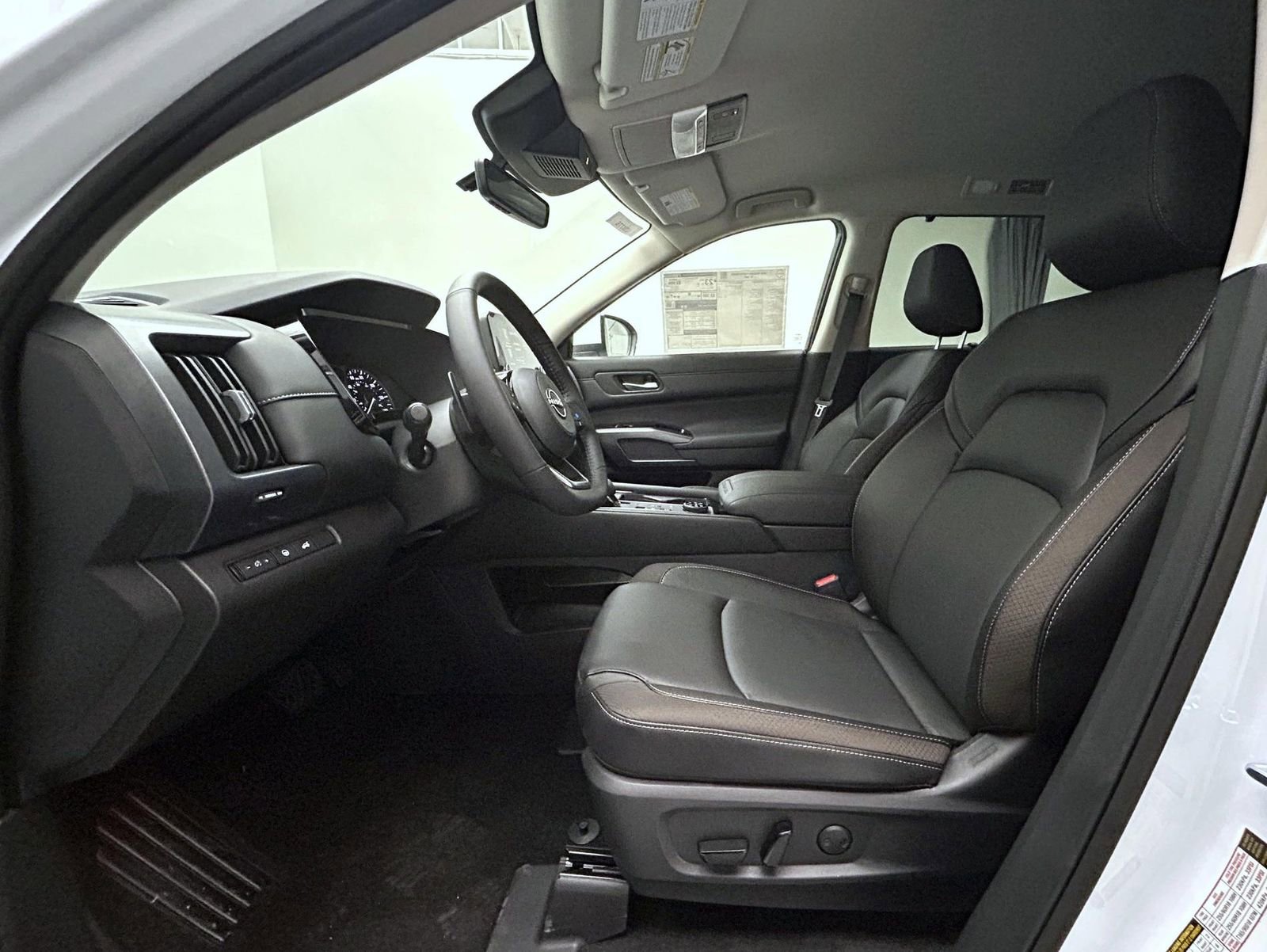 New 2025 Nissan Pathfinder SL image 10