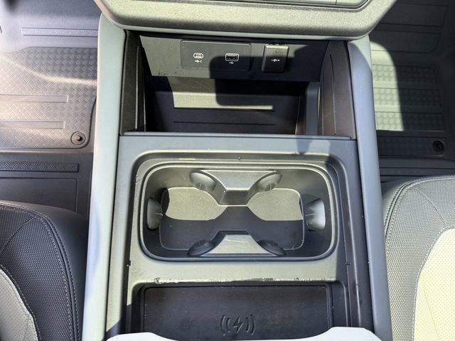 Used 2024 Land Rover Defender 110 X-Dynamic SE image 27