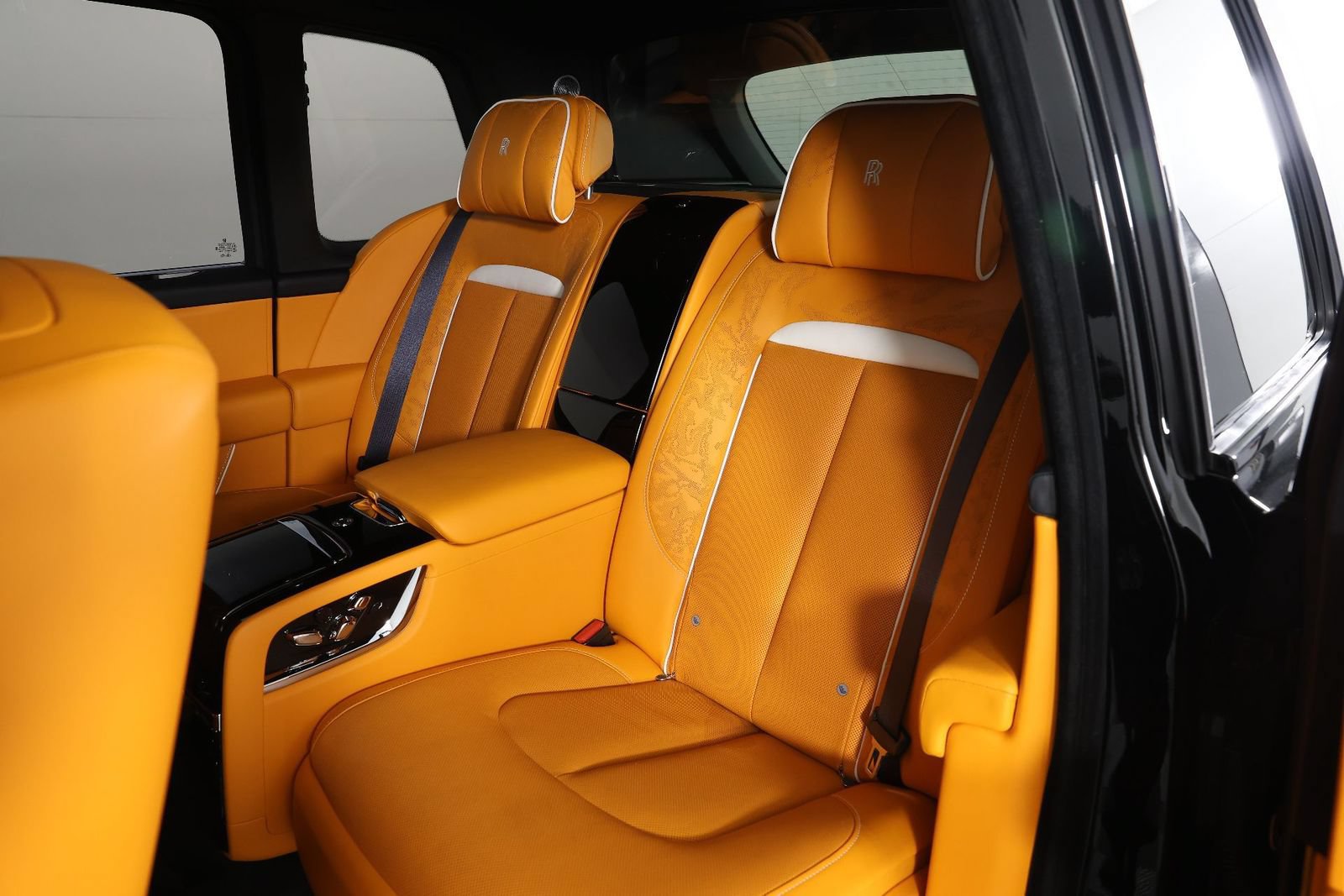 Certified 2025 Rolls-Royce Cullinan AWD/4WD image 37