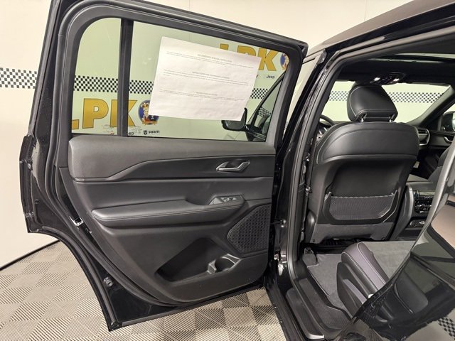 New 2025 Jeep Grand Cherokee L Altitude image 27