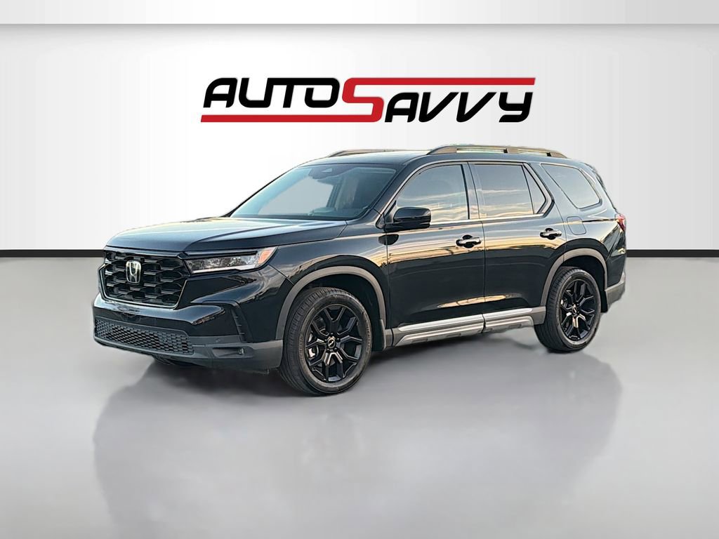 Used 2025 Honda Pilot Touring image 3