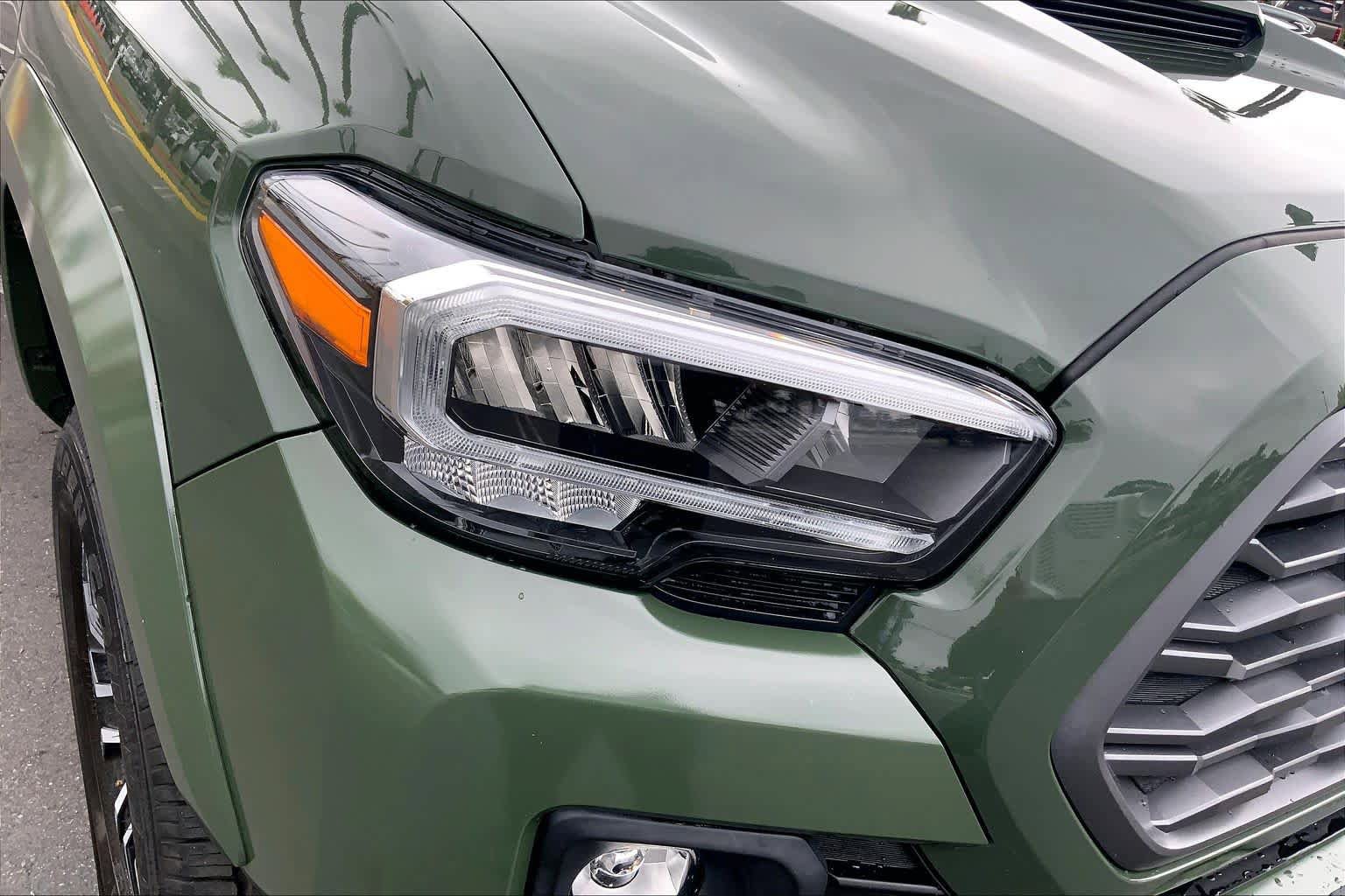 Used 2022 Toyota Tacoma TRD Sport w/ Technology Package AWD/4WD image 27