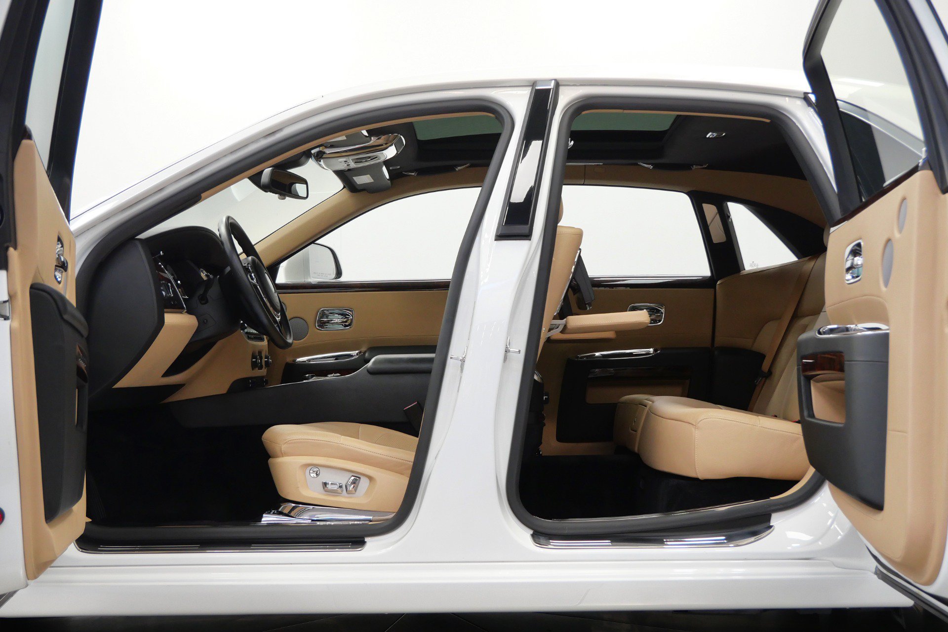 Used 2013 Rolls-Royce Ghost RWD image 46