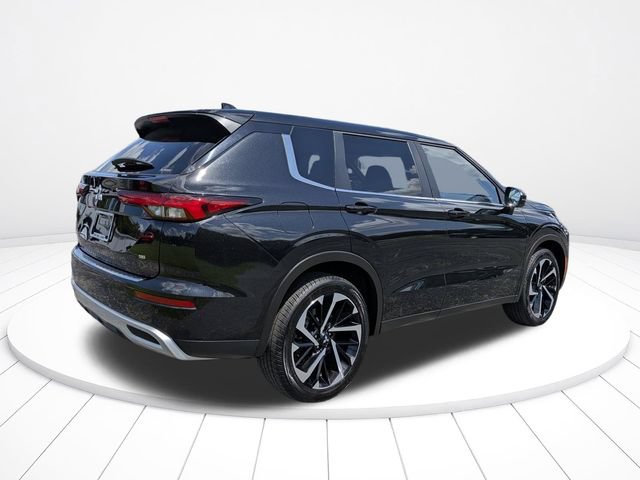 Used 2024 Mitsubishi Outlander SE AWD/4WD image 3