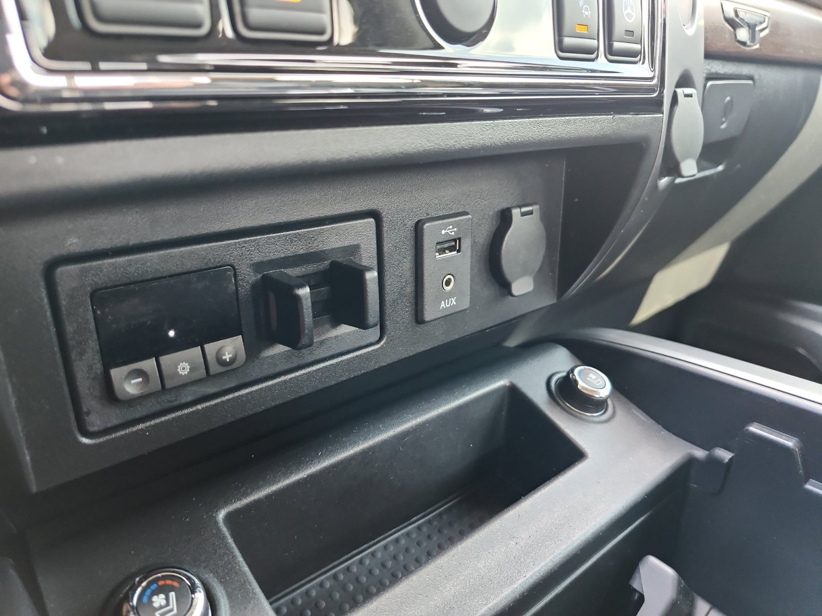 Used 2018 Nissan Titan Platinum Reserve w/ Platinum Utility Package AWD/4WD image 23