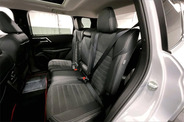 Used 2024 Mitsubishi Outlander Ralliart image 22