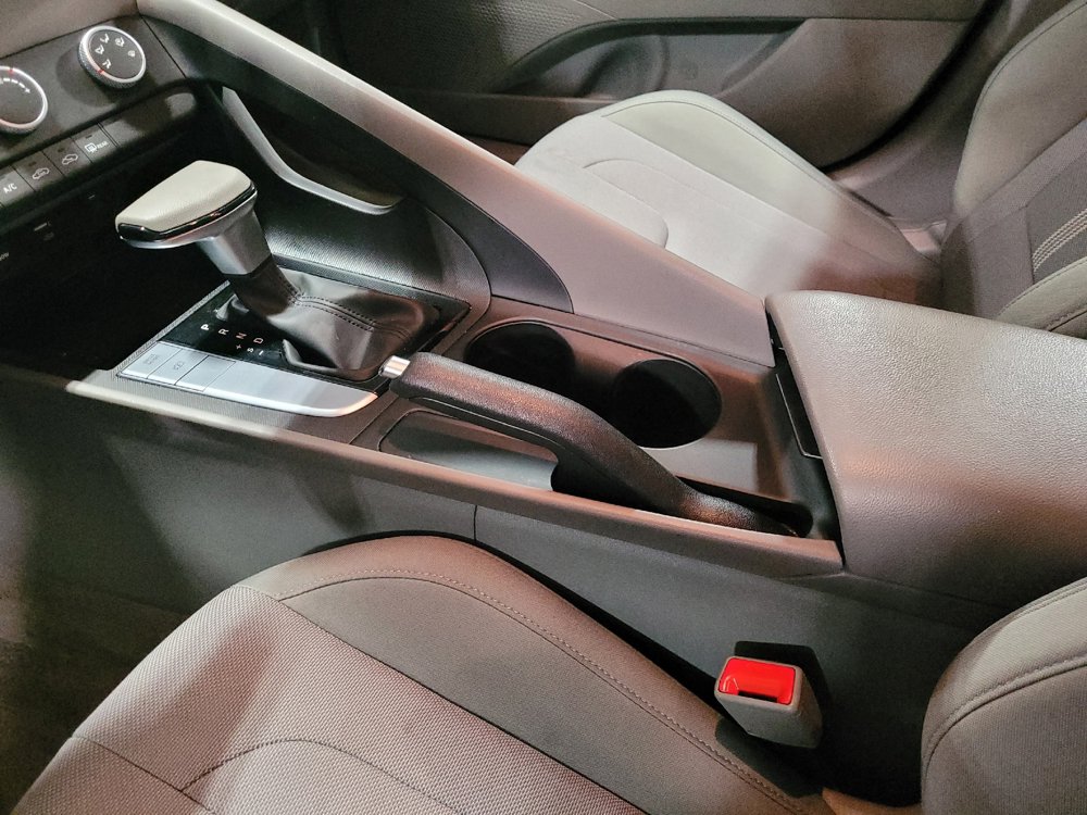 Used 2025 Hyundai Elantra SE FWD image 26